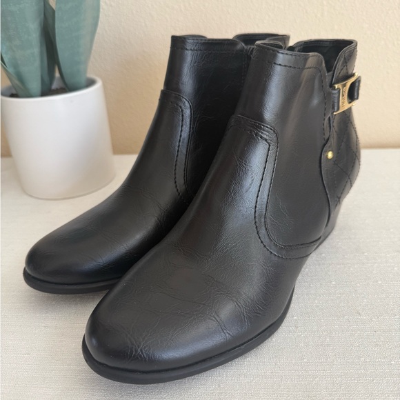 New Unisa Palize 3 Black Quilted Faux Leather Heeled Ankle Boots - Picture 6 of 13